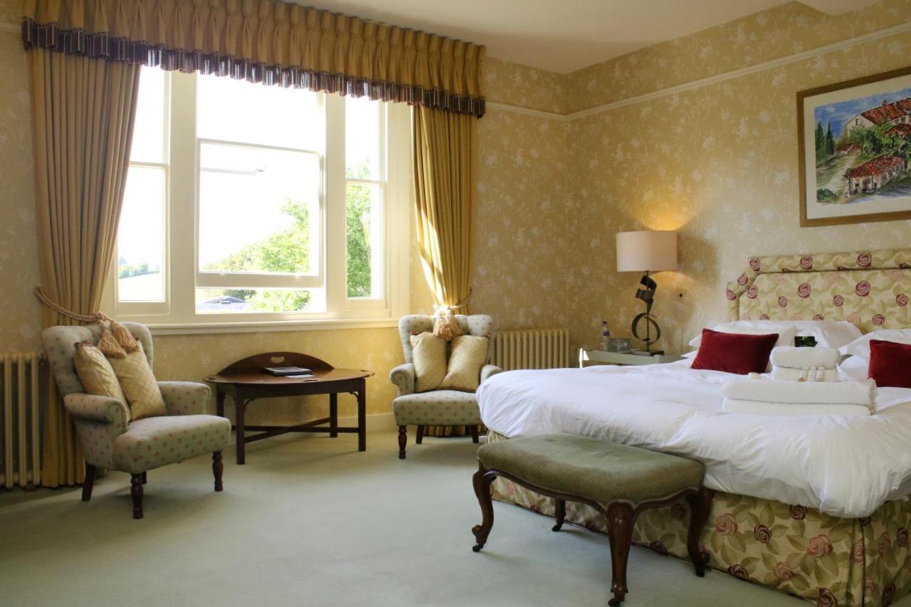 Aylworth Manor Bed & Breakfast Naunton Exterior photo