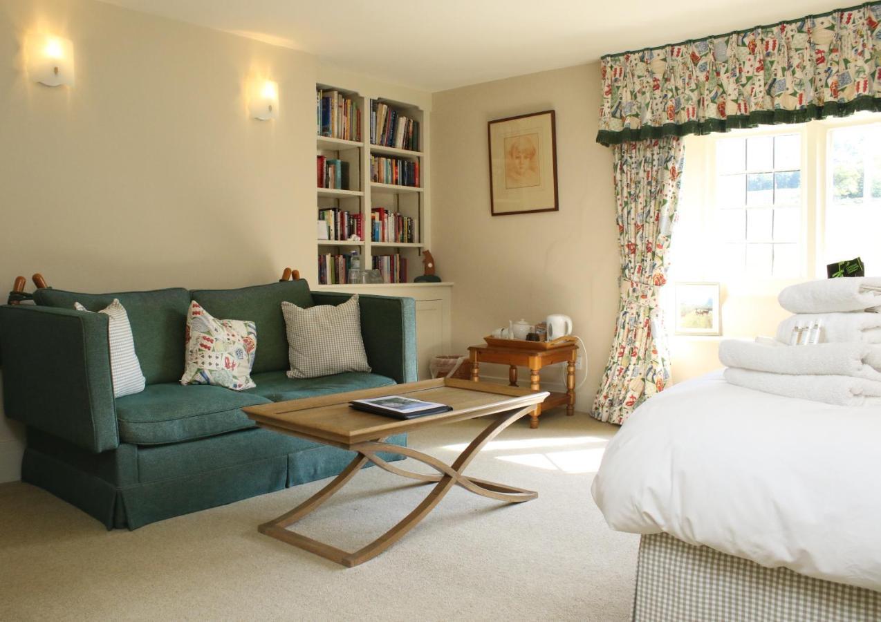Aylworth Manor Bed & Breakfast Naunton Exterior photo