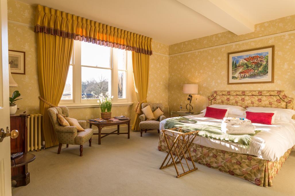 Aylworth Manor Bed & Breakfast Naunton Exterior photo